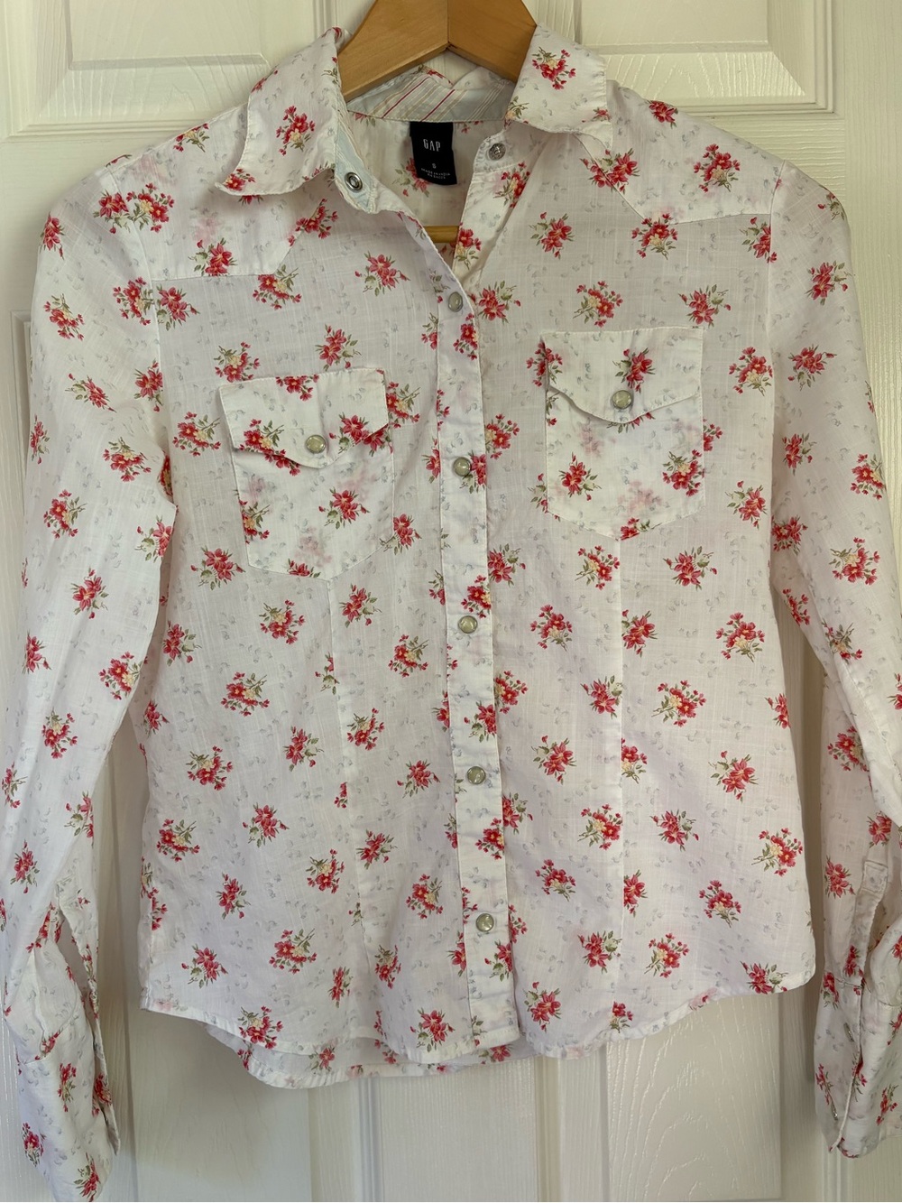 GAP cowgirl western snap Button-Up Shirt white with Red Floral Print small
